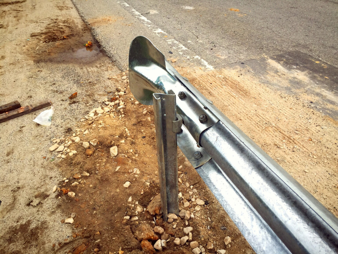 Roadway Safety Steel Corrugated Beam Highway Guardrail Z Post ISO9001 2000 Certified