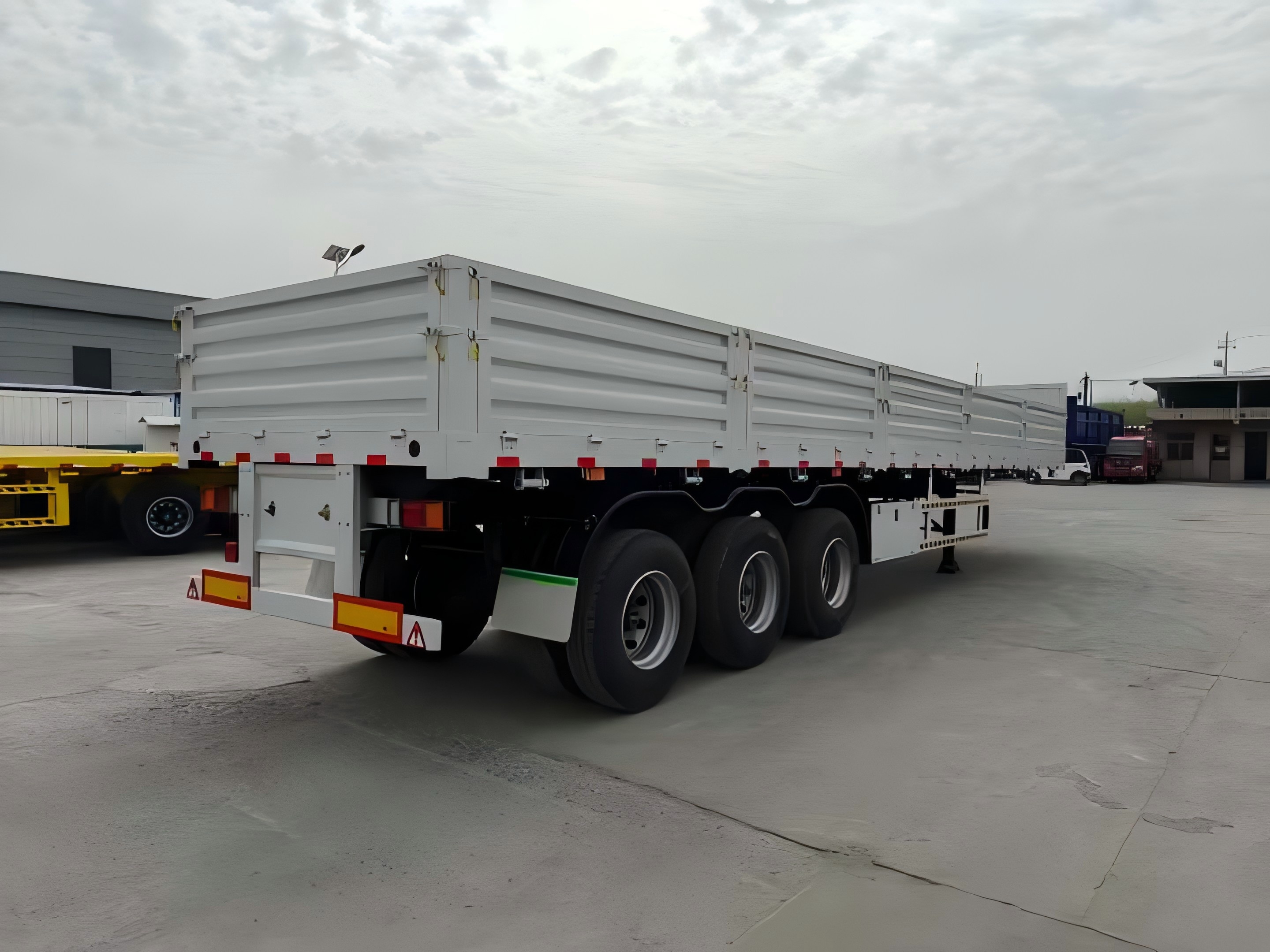 CIMC 40FT 3 Axle tare weight 8.5t 1300*2500mm heavy duty mechanical suspension 13pc leaf spring Wall Side Rollover semi trailer