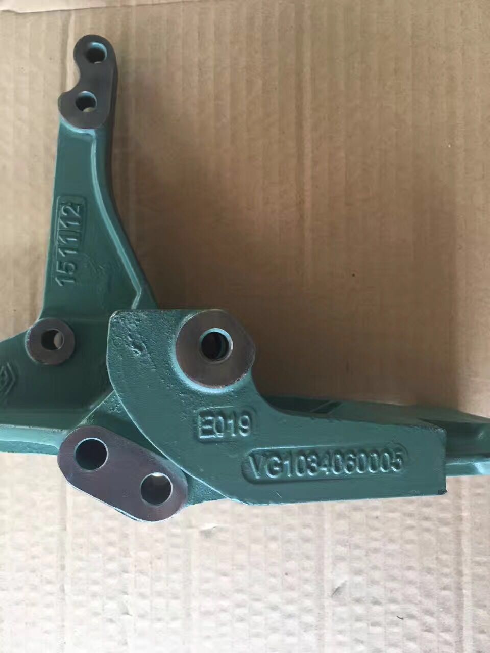 HOWO truck engine part Generator, air conditioner compressor bracket for D10 ENGINE VG1034060005