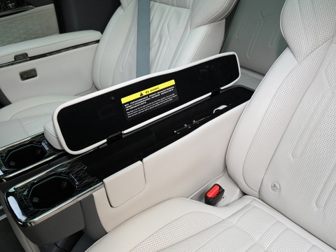 MPV Body Structure 2022 ZEEKR 009 Electric Car with 125kW Maximum Power and Luxury Design