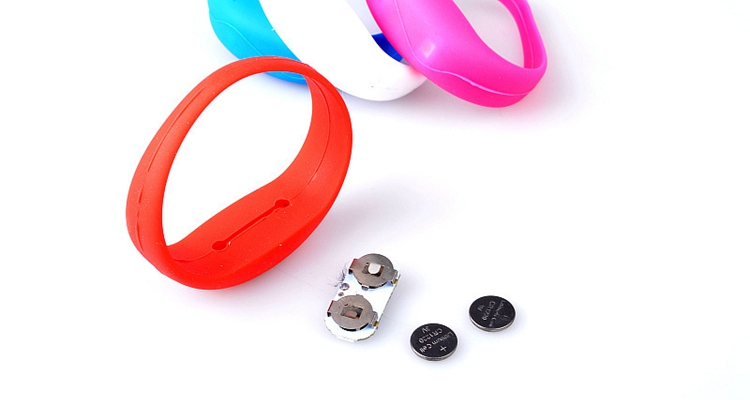 Night Run Motion Activated Light up Controllable Concert LED Silicone Glow Bangle Bracelet Concert Wristband for sale