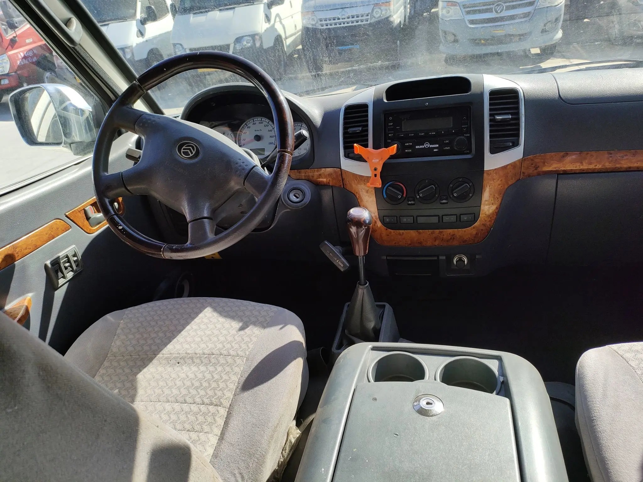Used 14 Passenger Bus Air Conditioner Sliding Window 14 Seats Diesel Engine Golden Dragon Hiace XML6532