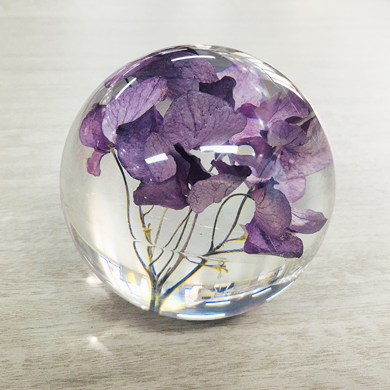 Artificial Transparent Paperweight , Clear Epoxy Resin Ball With Real Dry Flower Inside