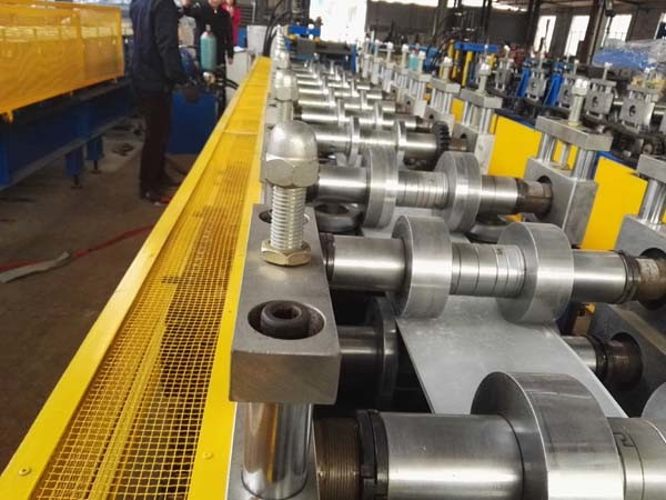 Light Weight Truss Furring Channel Steel Roll Forming Machine With Non Stop Cutting