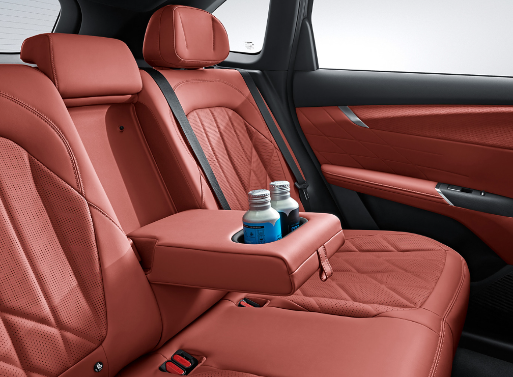 Electric Rear Window and Fuel Tank Capacity 50-80L Changan CS75 PLUS 1.5T SUV with 5-Seat 5-Door Panoramic Sunroof