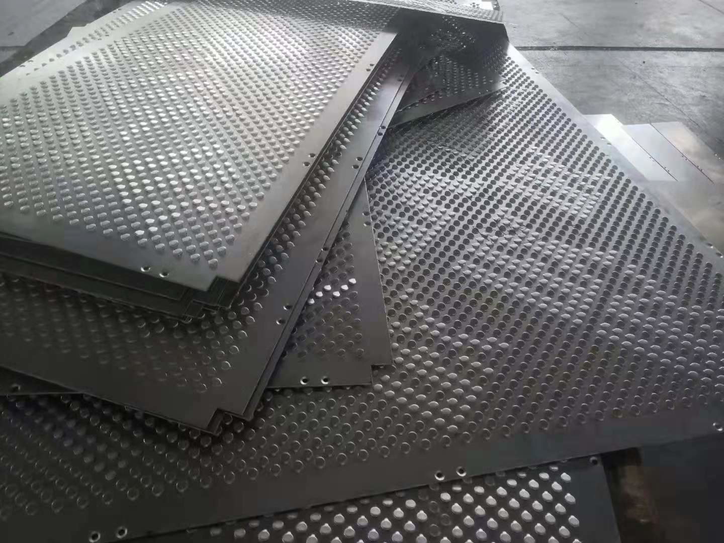 Irregular Decorative Aluminum Perforated Metal Sheet 0.5mm Thickness 2.0m Width