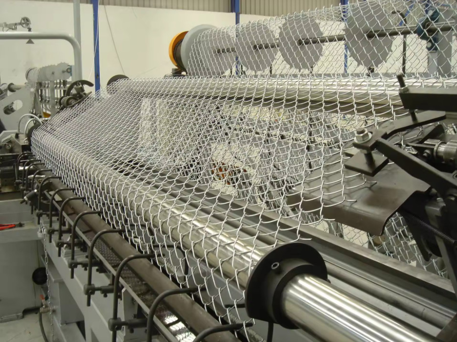 Galvanized Square Chain Link Fencing Mesh 0.5m-4m Free Samples Available