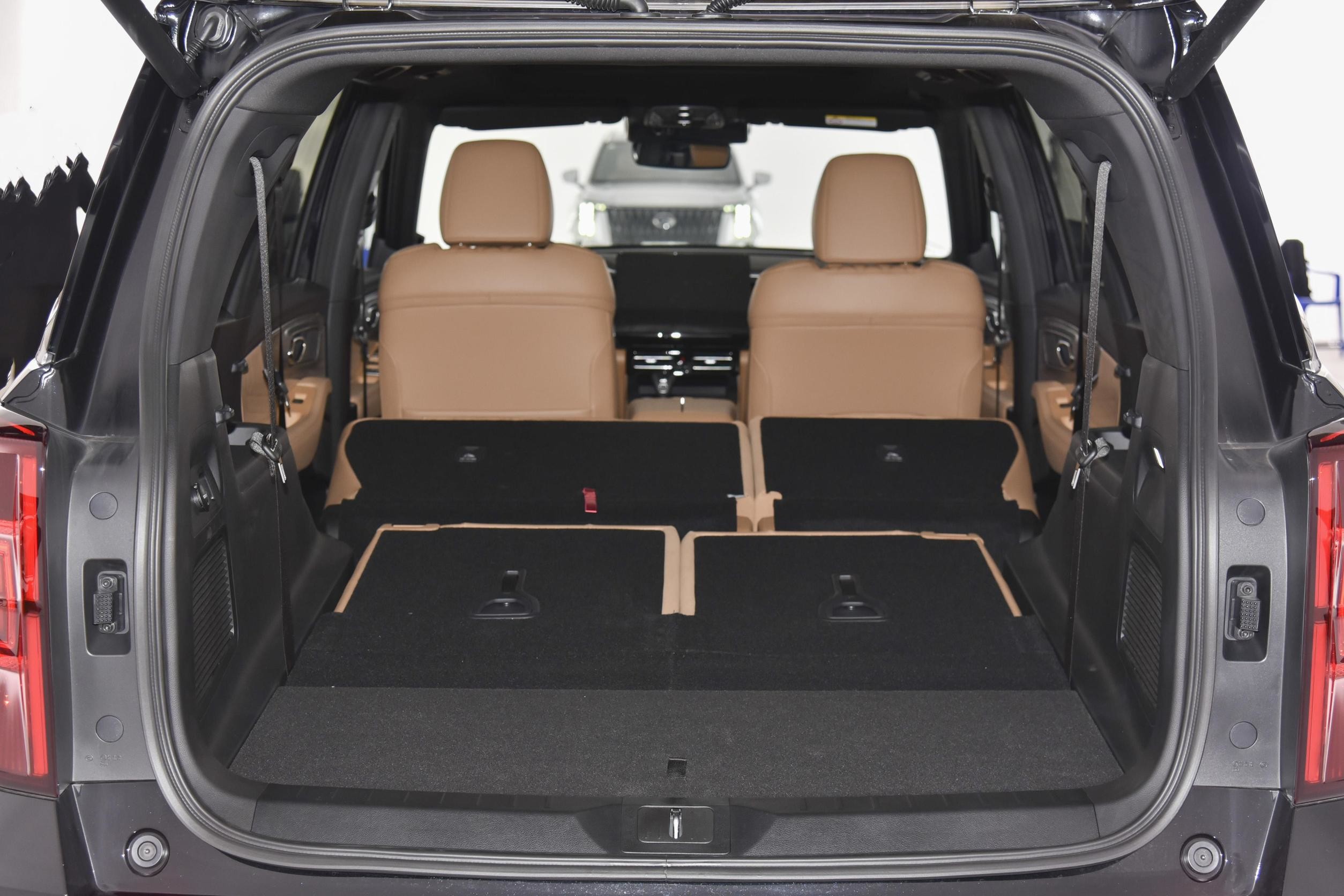The 2023 GAC Trumpchi GS8 2.0T 7 Seat Large Luxury SUV Is Available In Two Wheel Drive And Four Wheel Drive.