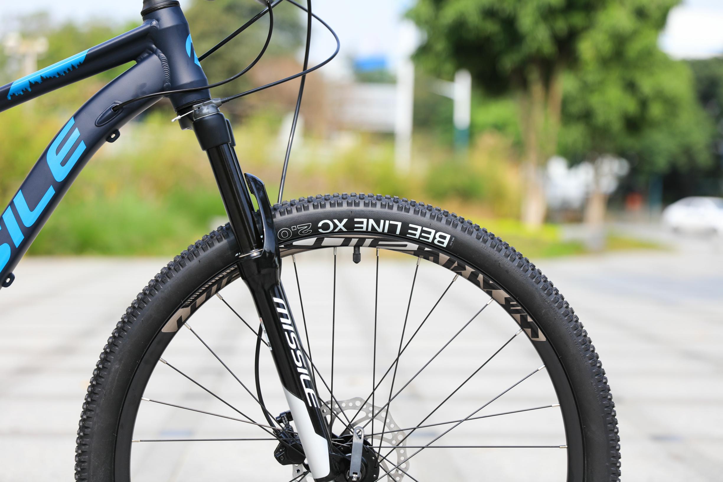 27.5 Inches Mountain Bike with Hydraulic Disc Braking System and Lightweight Design