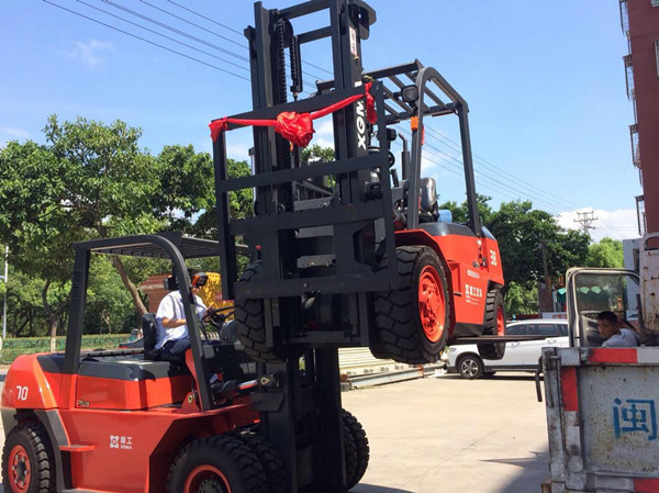 3-6 Meters Lifting Internal Combustion Forklift For Paper Roll Handling