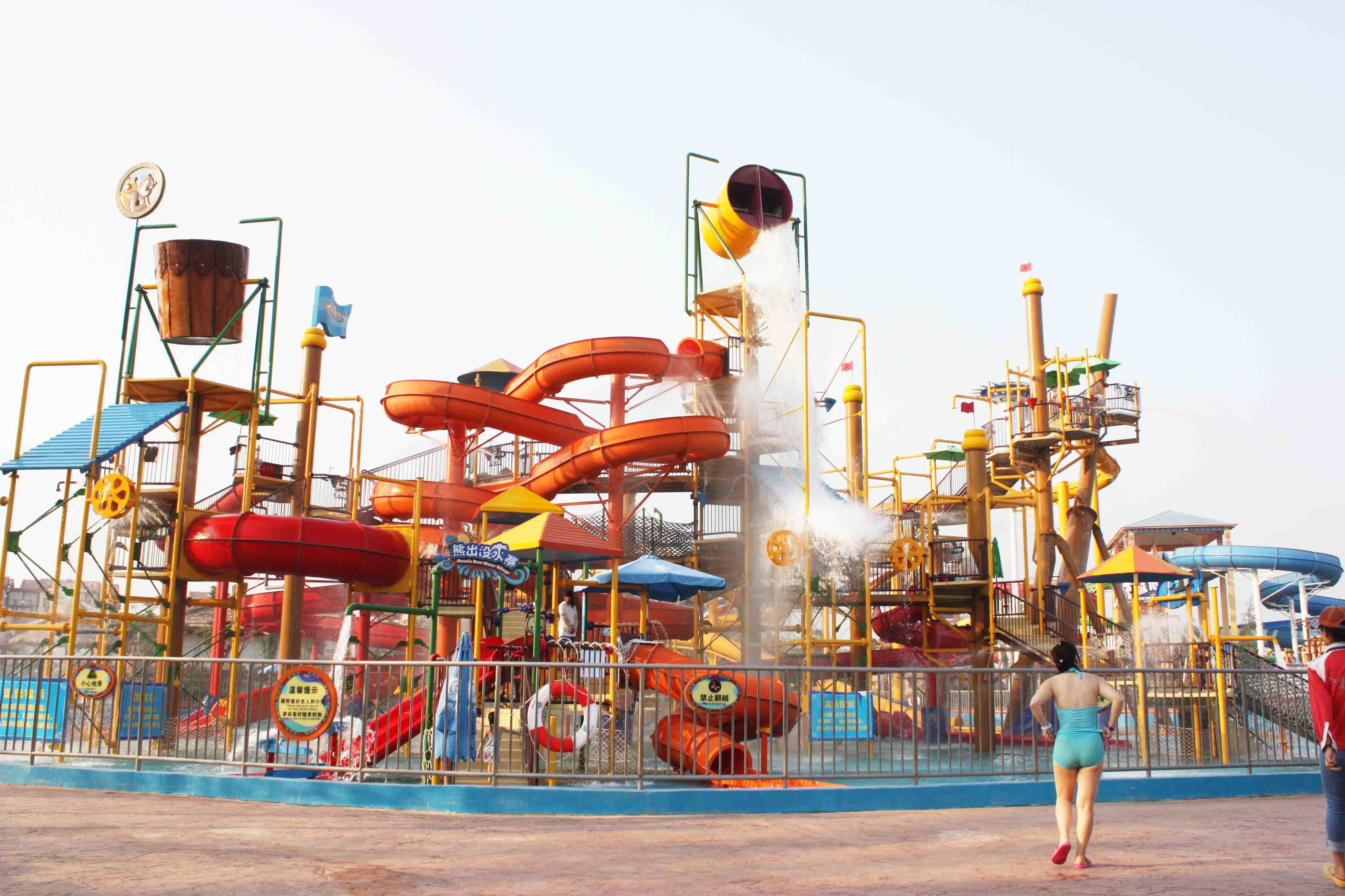 Exciting Family Water Park in Giantic Waterhouse with Different Style Waterslide