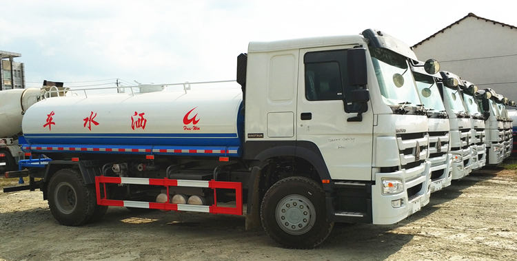 HOWO 4x2 12 cbm Sprinkler Water Tank Truck