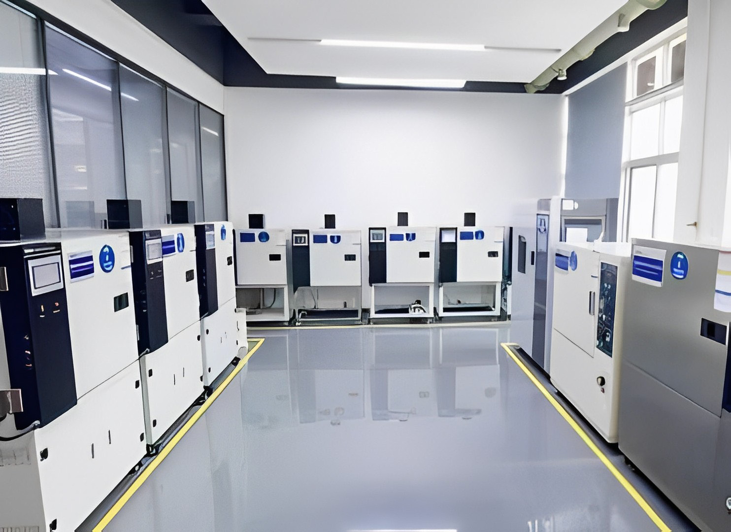 Supplier 7KW 250V Standard EV Charger IEC62196 Type 2 32A with 2.8 Inch LED Screen to Indicate Charging Status IP65