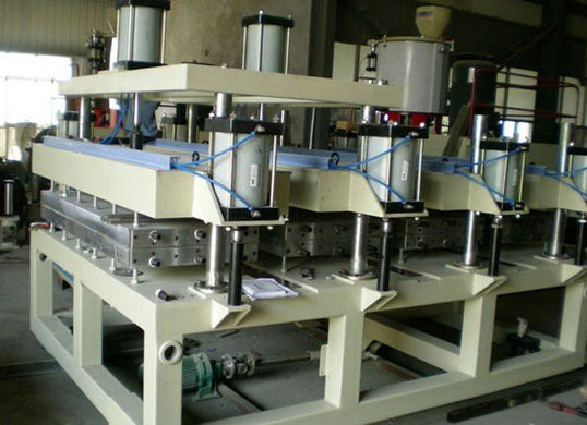 Performance WPC Production Line / Wood Plastic Composite Machinery For Furniture and Door