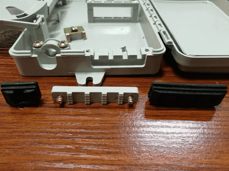 4Port Fiber Optic Terminal Box SC Simplex SM Cables White Waterproof IP-66