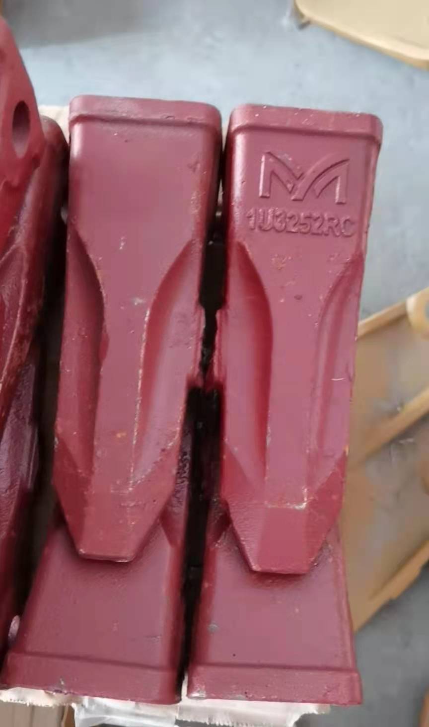 IU3252 Excavator Bucket Teeth Stiff Vibro Drilling Rig Bucket Tooth For CAT 312