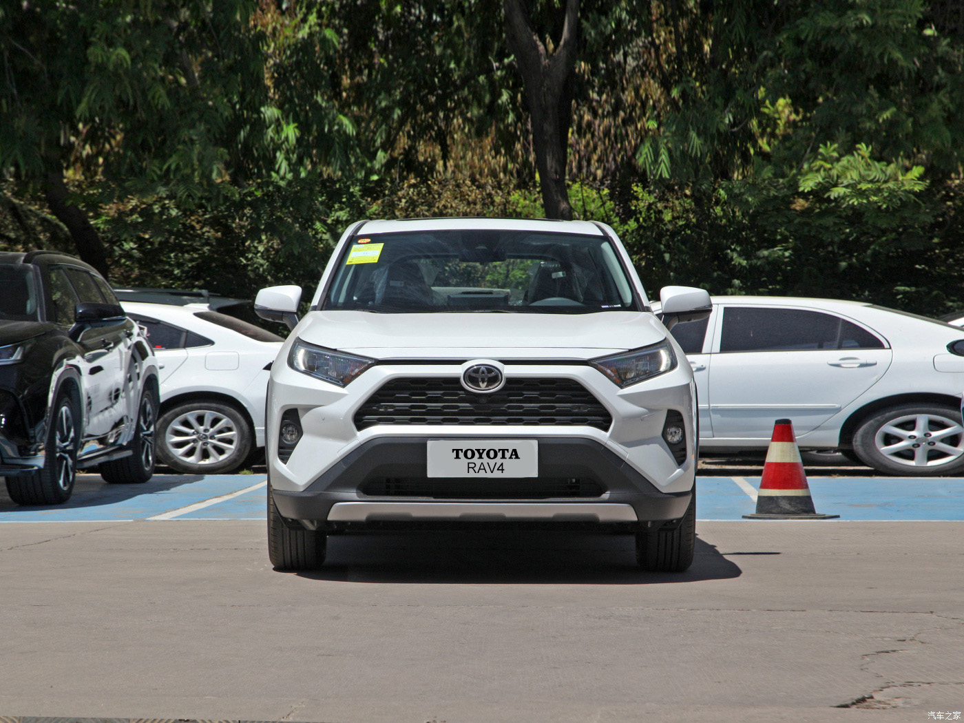 Leather Seats TO-YOTA RAV4 Gas Powered Vehicle for Adults 0km Used Cars 2023 2024 Popular Design
