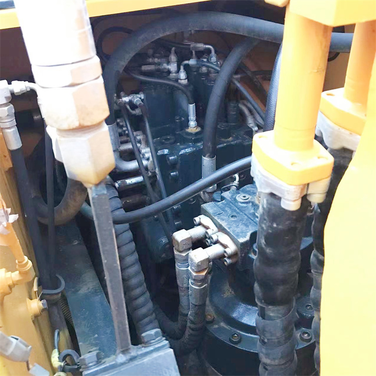 Used 2021 Hyundai 220 Crawler Excavator 22 Ton with Cummins Engine in Good Condition