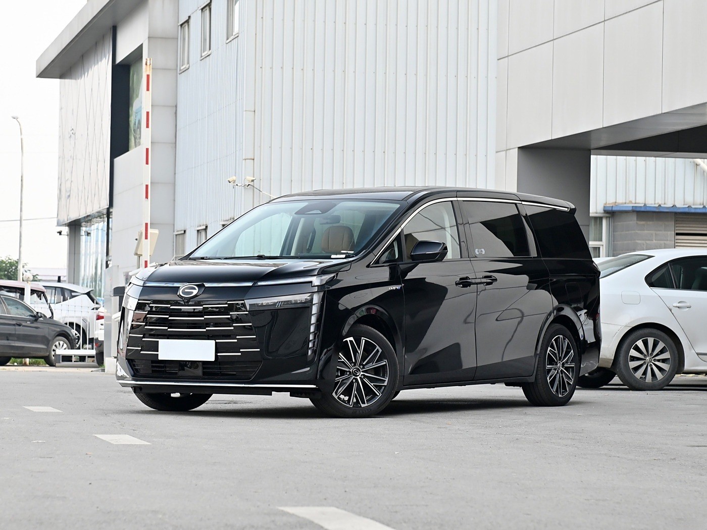 Trumpchi E8 Phev Hybrid Car Mid Size Mpv With 7 Seats Family Car Plug In Hybrid 170Km/H