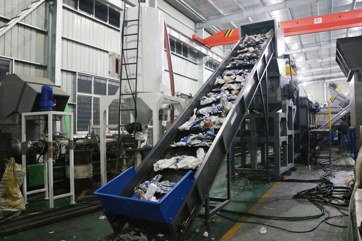 LDPE HDPE Plastic Washing Recycling Machine 2000kg/H PET Bottle Washing Line