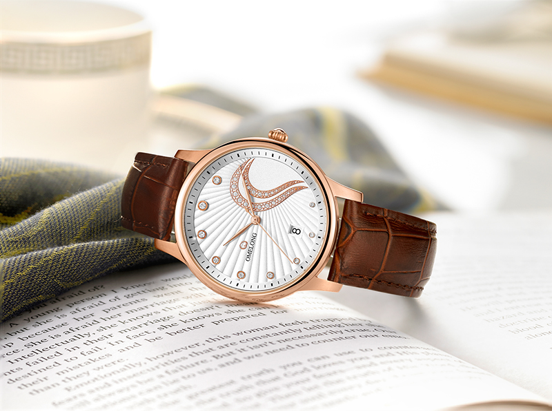 Fashion Luxury Stainless Steel Case Back Wristwatch for Couple Lover