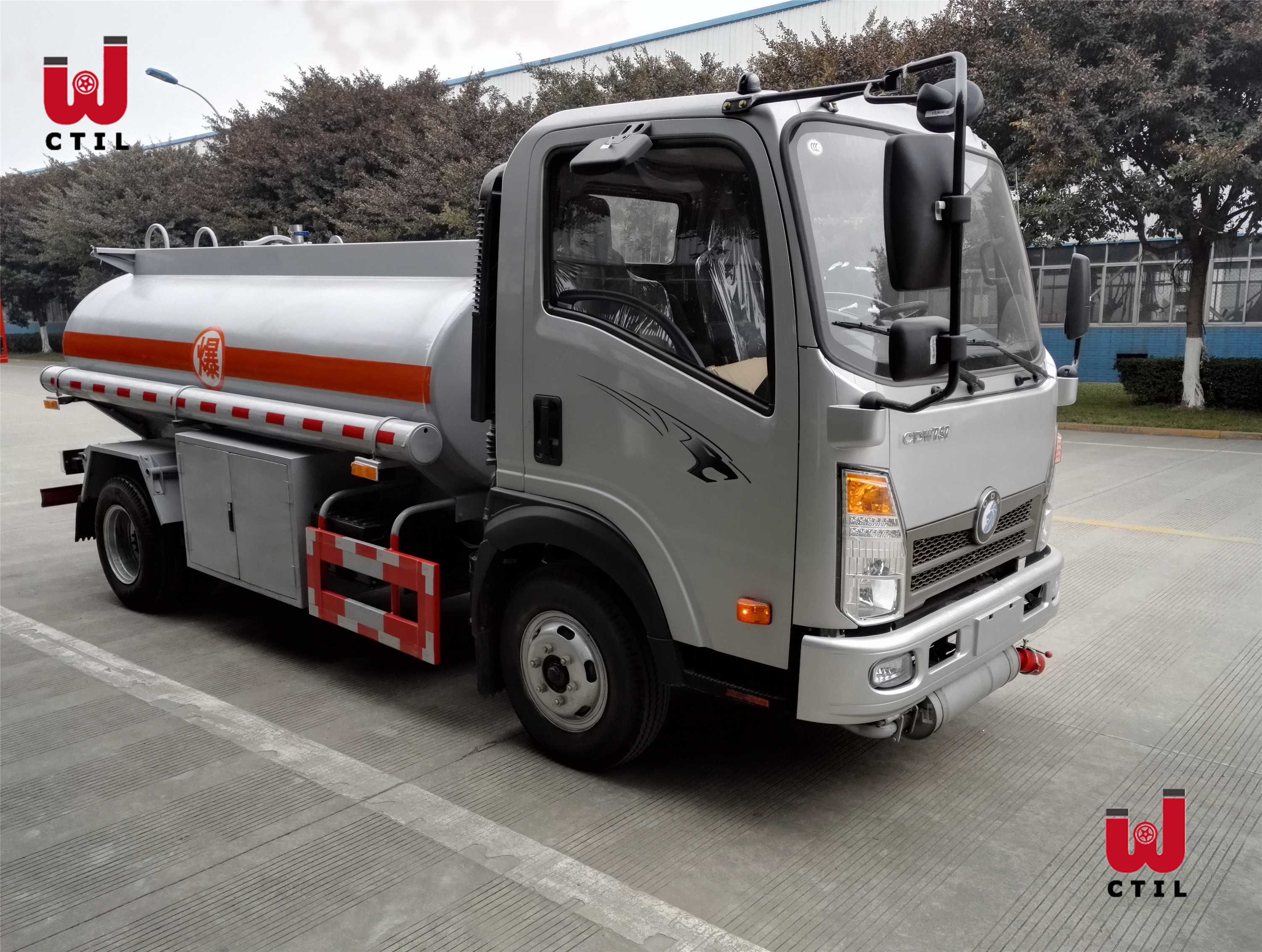 CDW 6 Wheel 4x2 Oil Tanker Truck 4000l Fuel Tank Truck