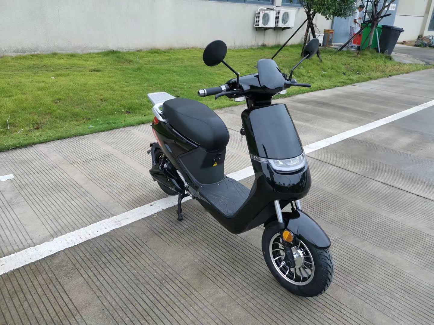 2400w 2000 Watt 60v Electric Scooter Motor 20Ah Lithium Battery 2 Wheel