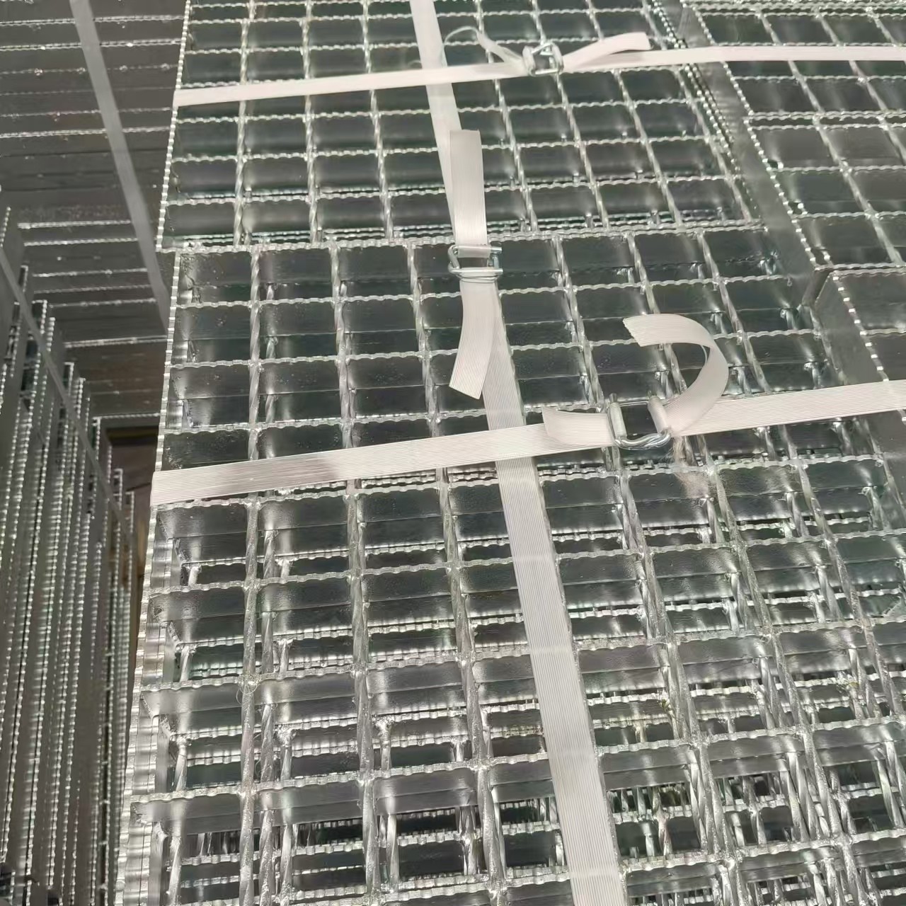 Customized Anti Slip Grating For Specific Load Bearing Needs