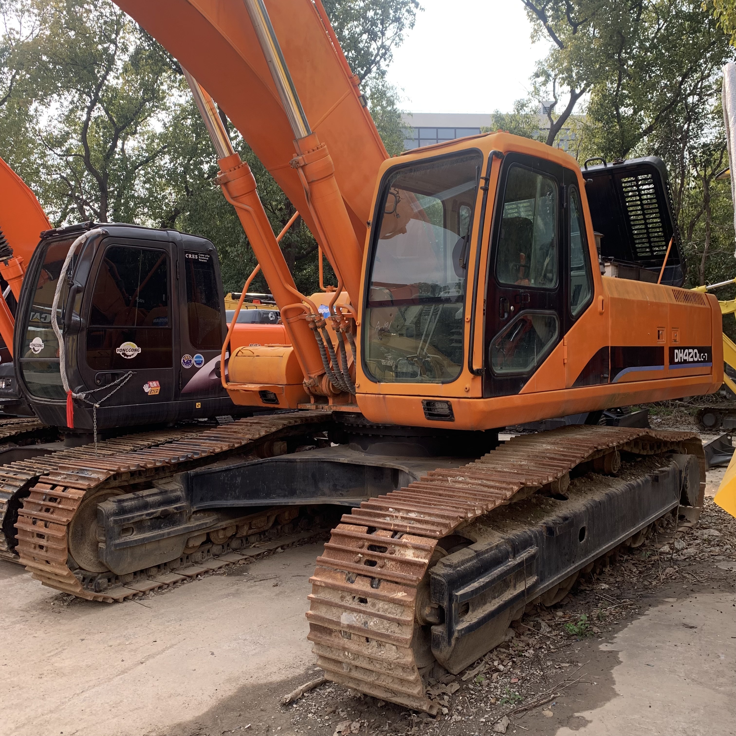 Affordable Doosan DH420 Excavator with 1.9m3 Bucket Capacity and 42000 KG Weight