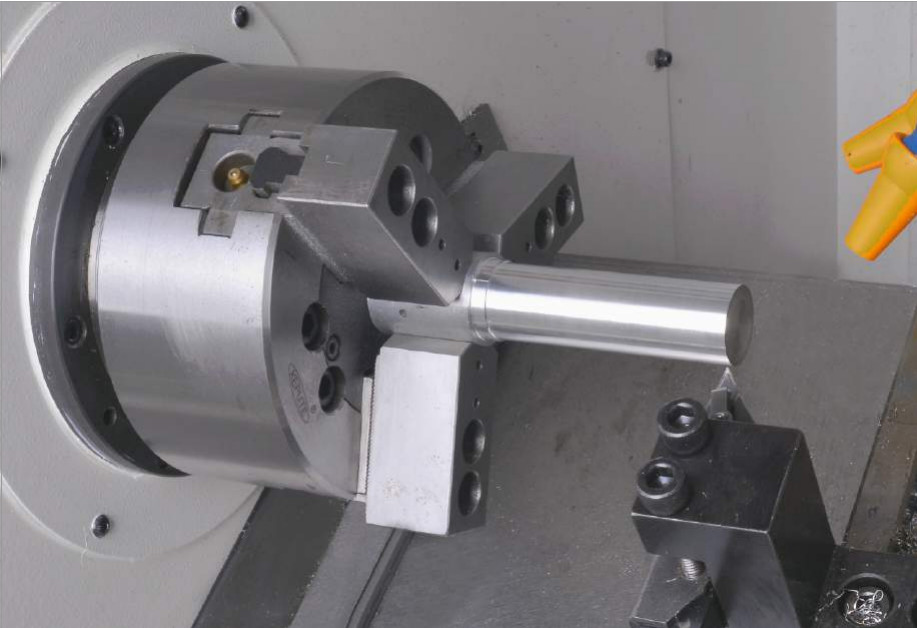 Slant Bed Type Heavy Duty CNC Lathe Machine 4500rpm Spindle Rotatio Speed HTC3627B