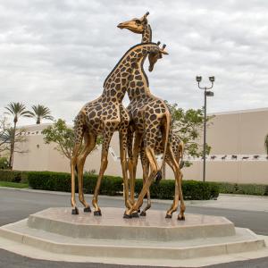 China H130cm Lifelike Bronze Giraffe Sculpture Large Bronze Garden Sculptures Decorative on sale