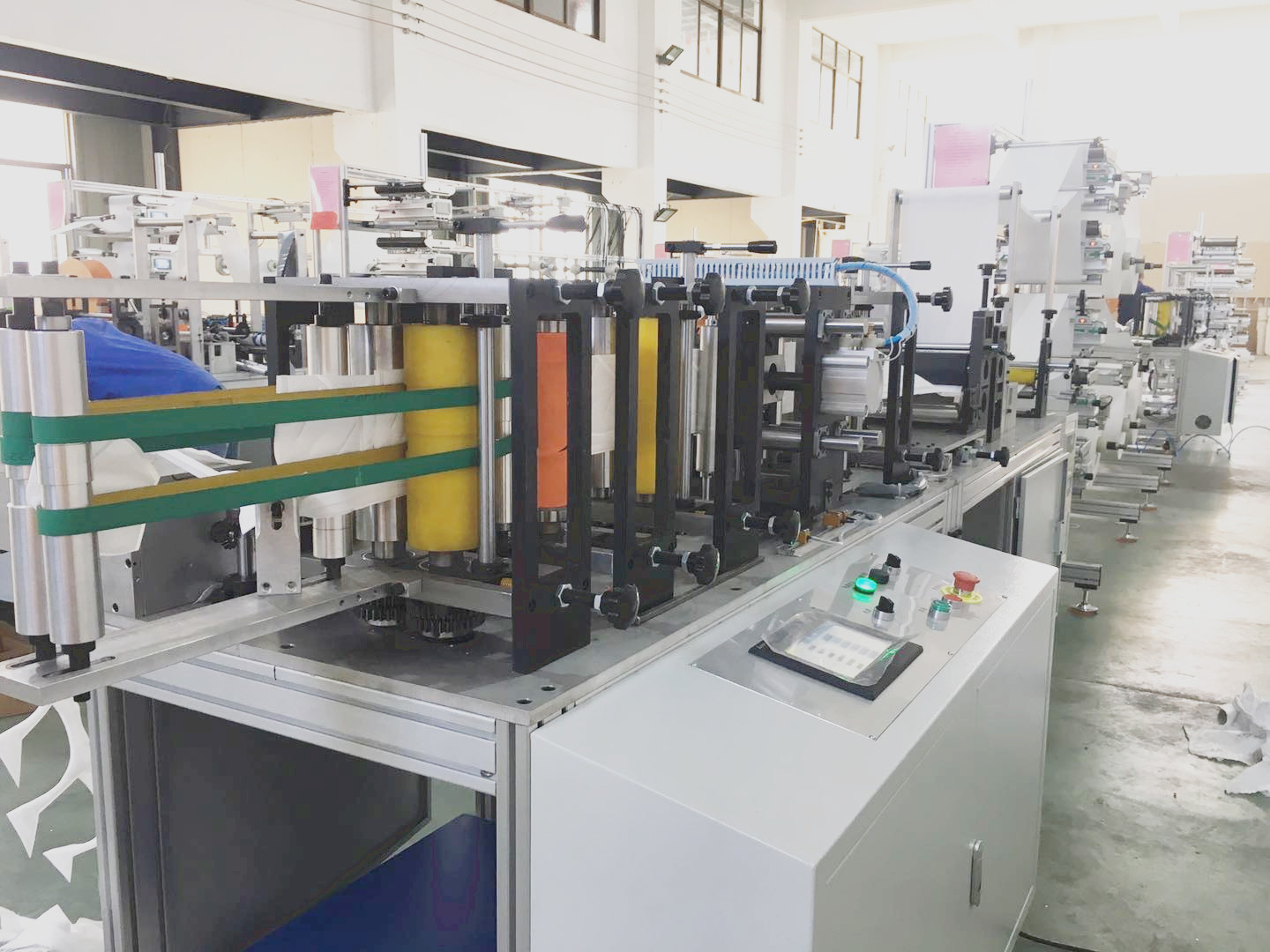 Fully Automatic KN95 Cupped Face Mask Machine / Disposable Nose Bridge Inside Mask Machine