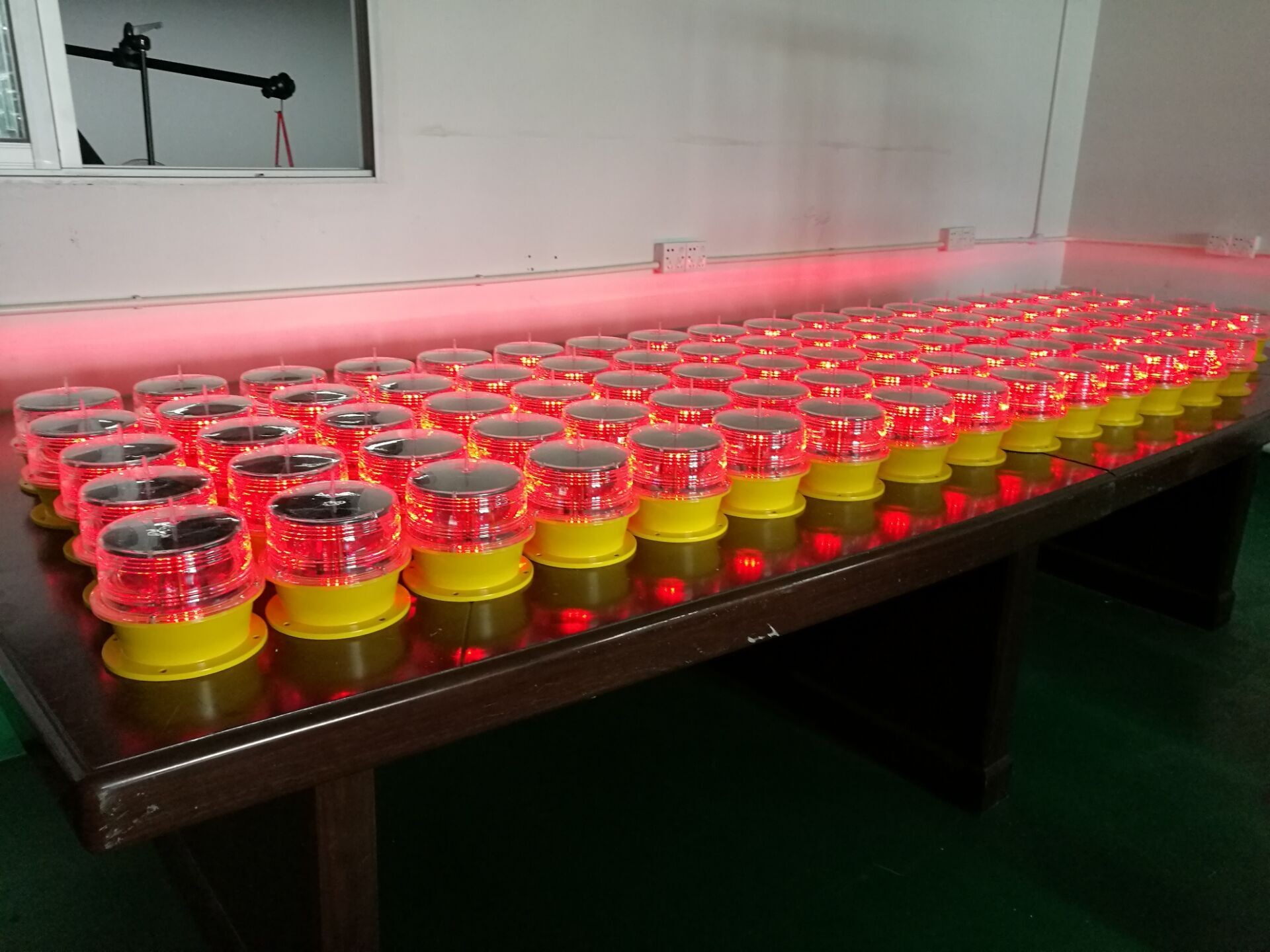 Solar Powered Aircraft Warning Light On Towers Vibrations And UV Protection