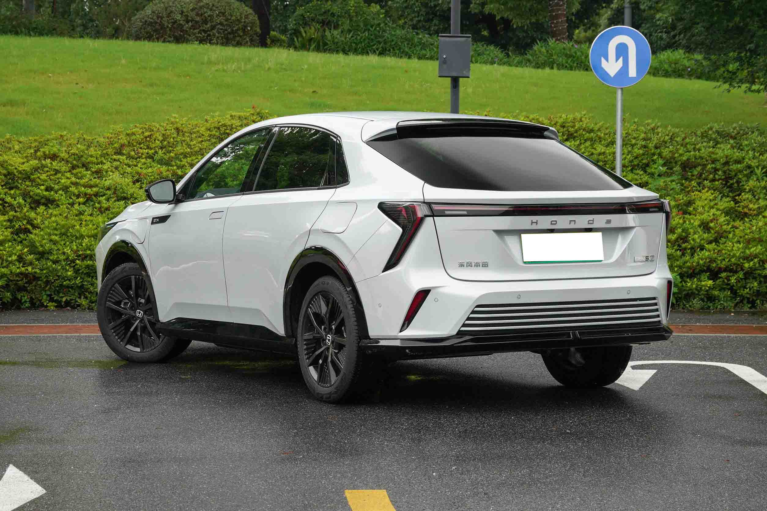 2024 Dongfeng Hondas eNS2 Pure Electric SUV 5-seat Sports Car with 2735mm Wheelbase and Ternary Lithium Ion Battery