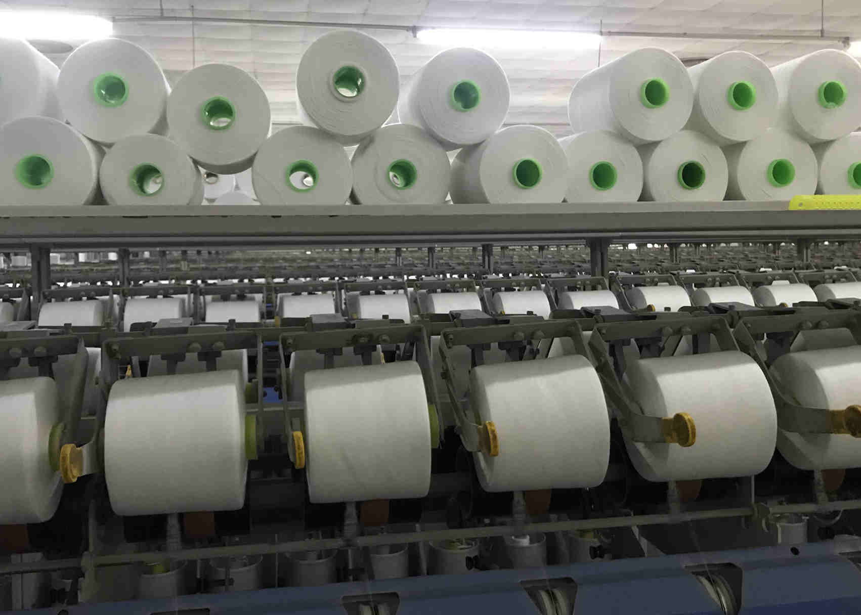 Manufacturer Directly Wholesale 40/2 Optic White Polyester Twisted Yarn For Sewing