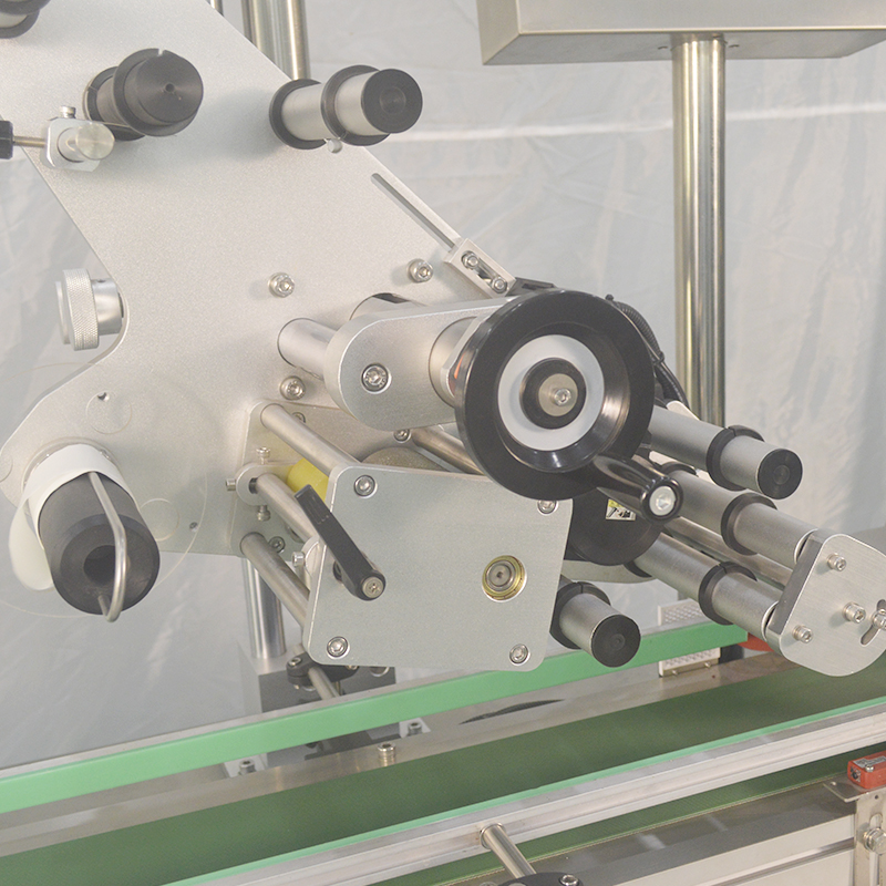 High Productivity Flat Surface Labeling Machine with Program Control PLC Touch Screen