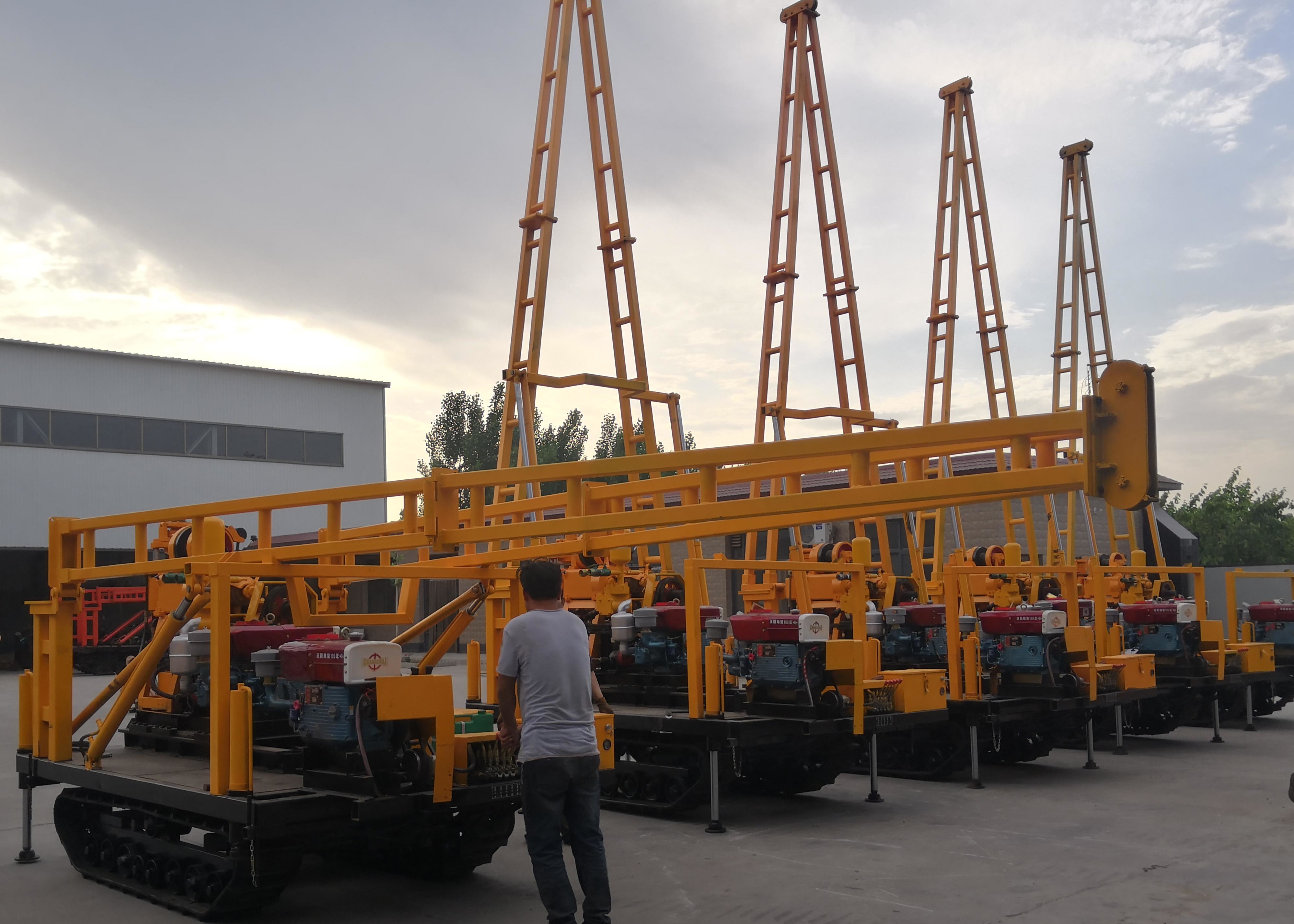 OEM Rubber Wheels Folding Tower Crawler Track Undercarriage With Diesel Engine