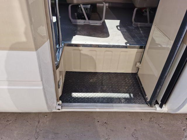 Used Toyota Coaster 17-30 Seater Luxury Seats Desks Gasoline LHD 2017 Made in Japan