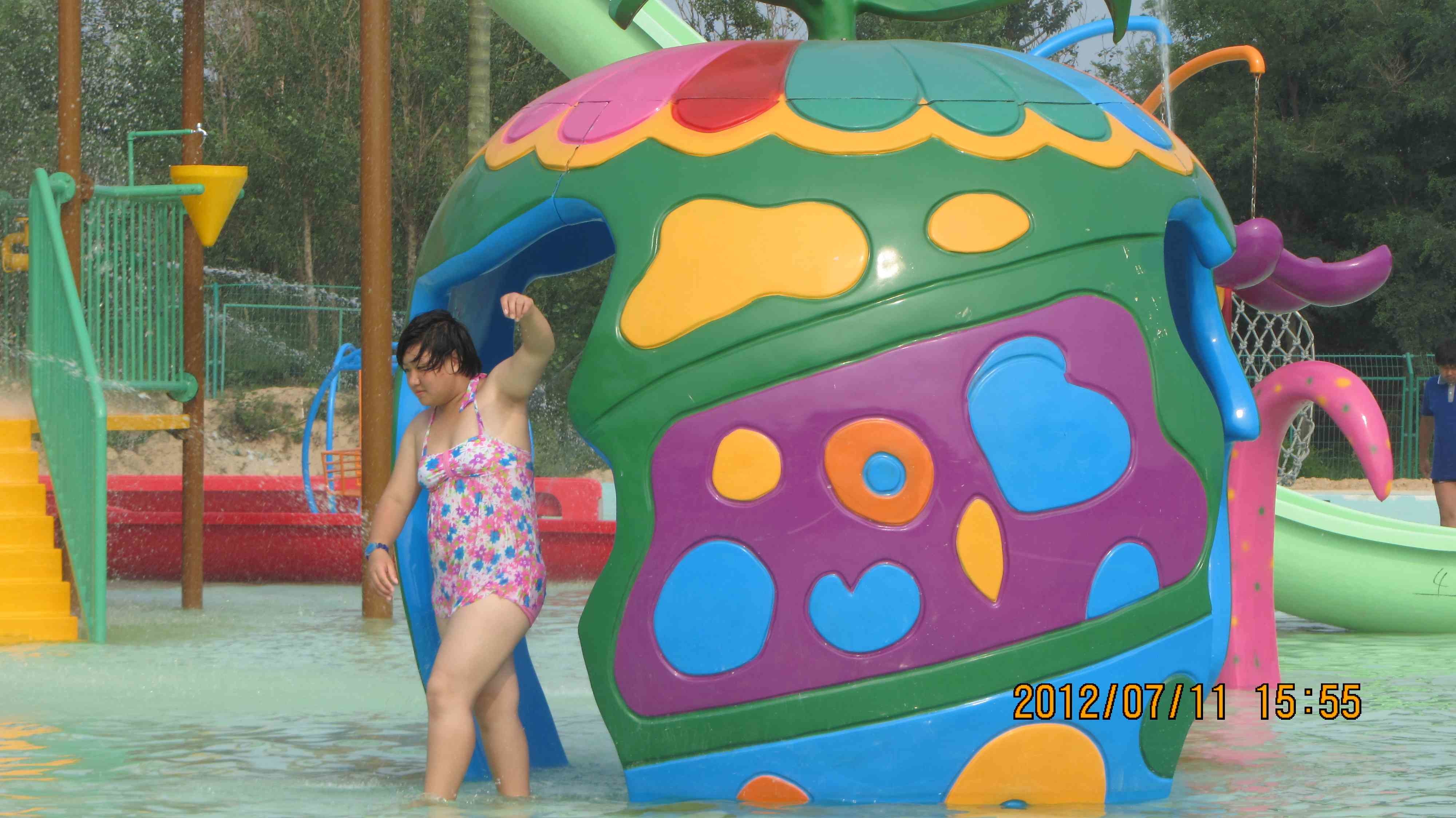 Large Fiberglass and PVC Spray Park Equipment For 3 ~ 5 persons