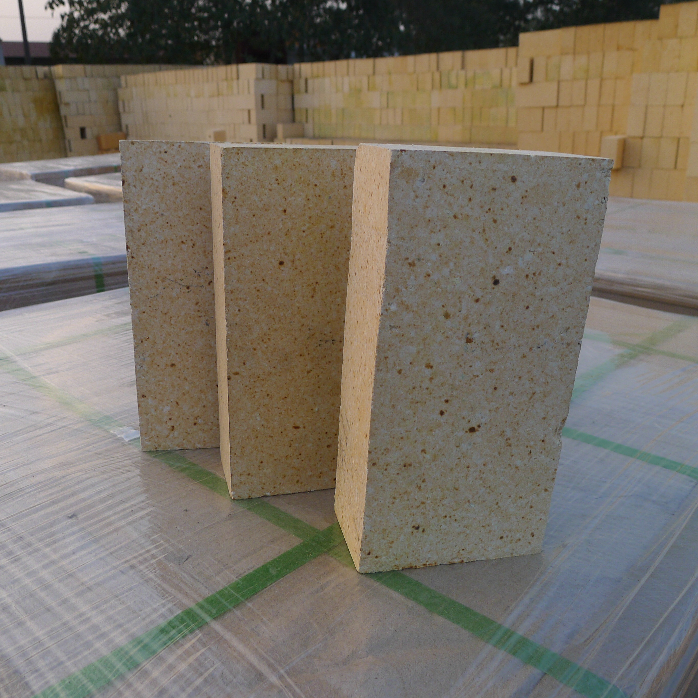 Widely Used Heat Resistant High Temperature Brick For Fireplace Theater And Pizza Oven