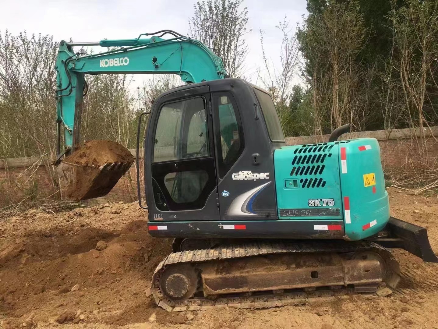 Second Hand Kobelco Excavator, 13.5 Ton In Good Condition And For A Good Price
