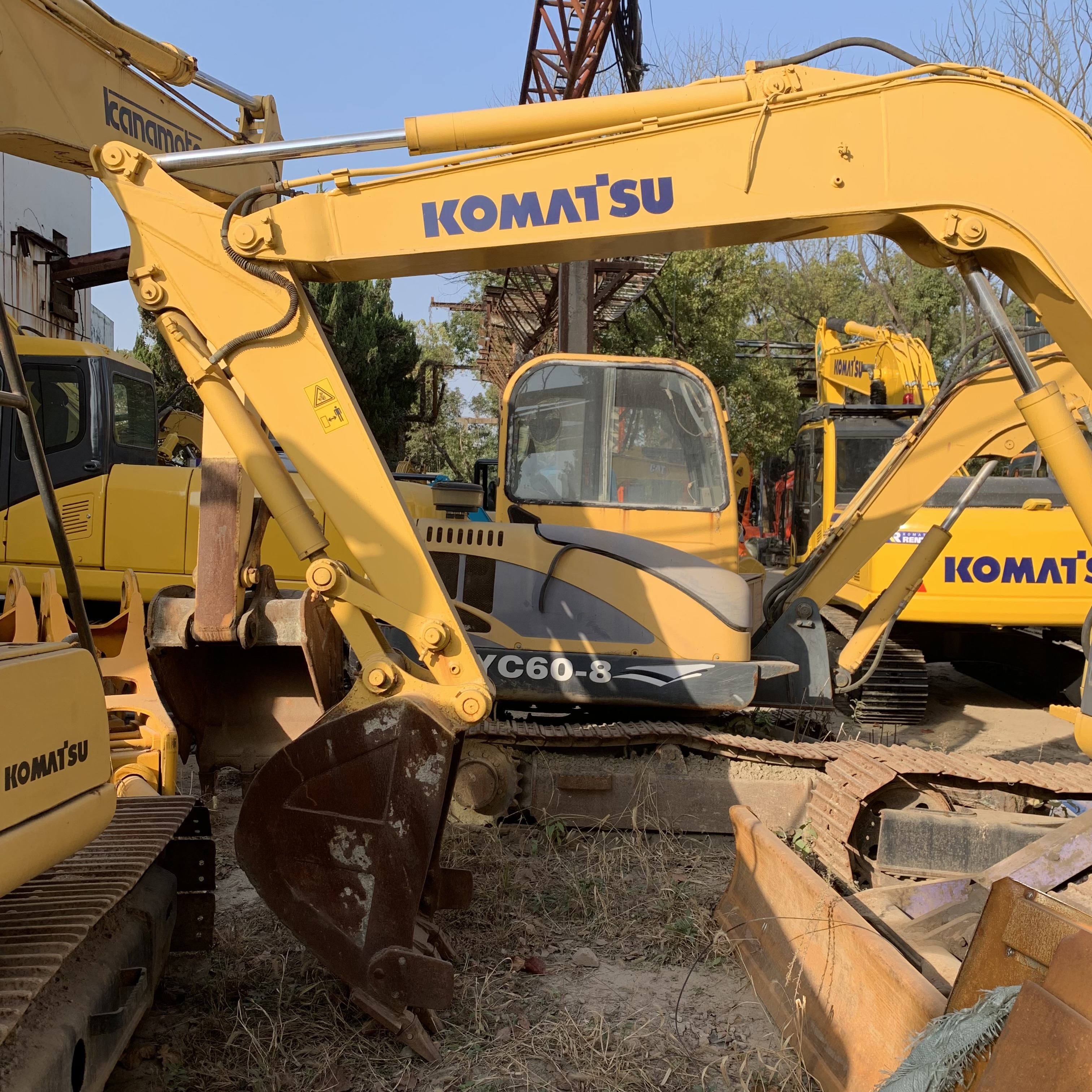 Excavating 7 tons of durable hydraulic track type PC Komatsu 70 second-hand excavator at a low price and selling well