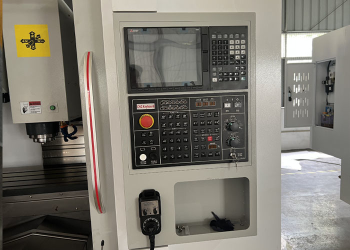 Practical 4 Axis Vertical Machining Center , Multifunctional CNC Machining