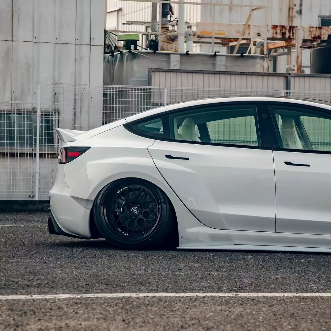 2020- Tesla Body Kit Resin Fiber LB Style Tesla Model 3 Spoiler Front Lip Diffuser