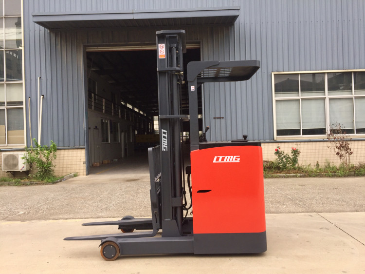 Narrow Aisle Articulated Electric Lift Truck 2 Ton With 7m Lifting Height