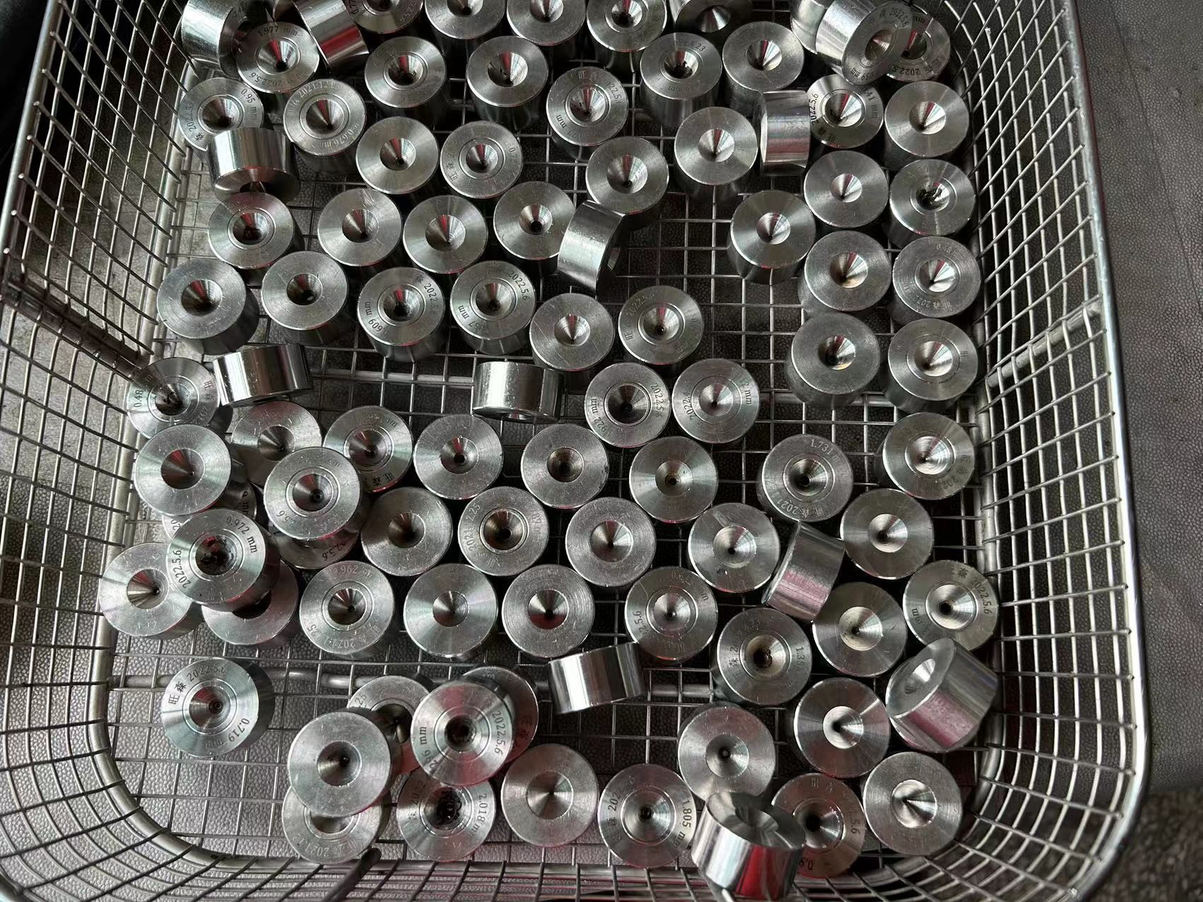 Customized Wear Resistant Tungsten Carbide Wire Drawing Dies / Polycrystalline Diamond Dies