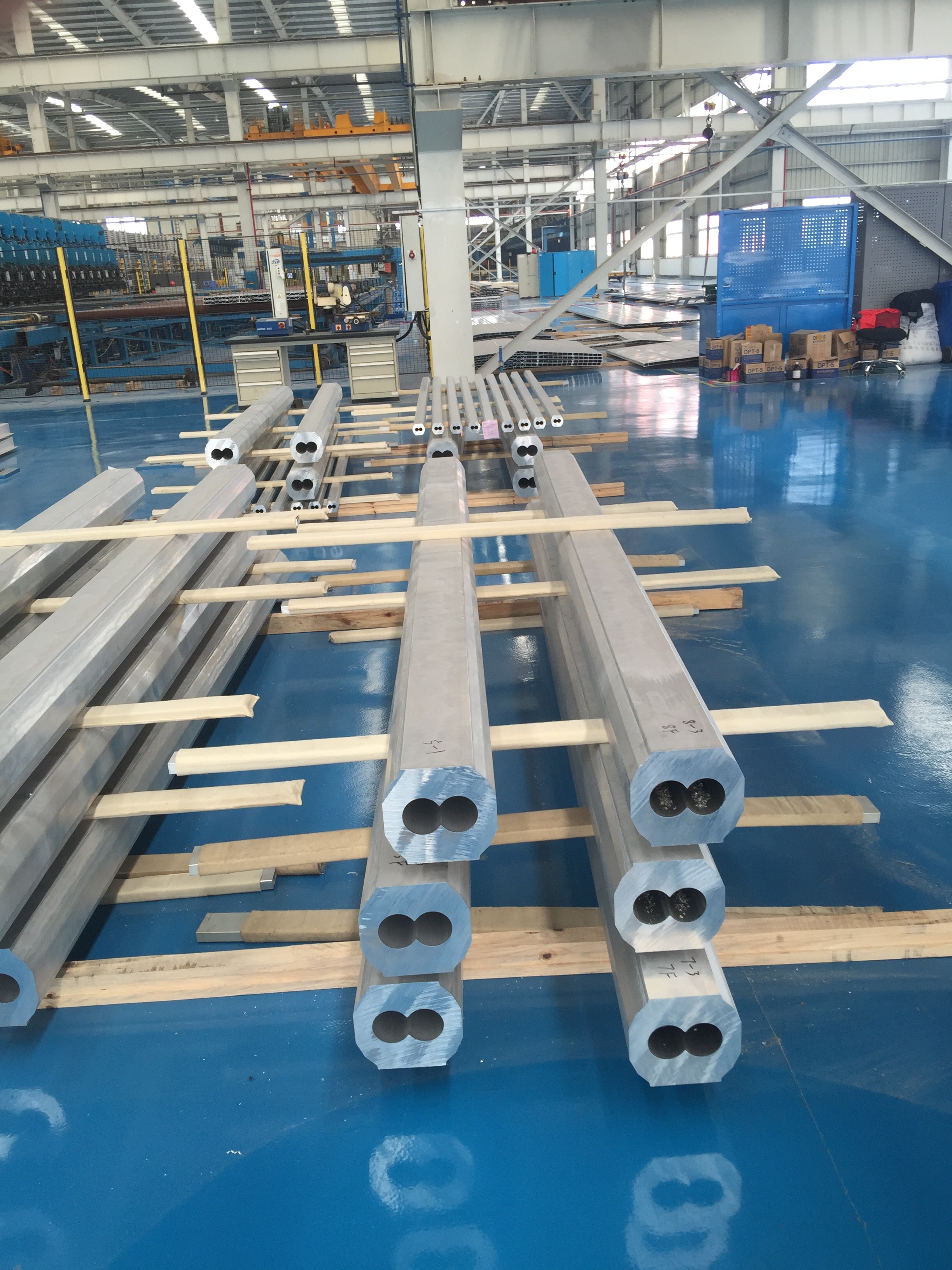 6063 T4 Thick Wall Aluminum Pipe Dual Tunnels High Corrosion Resistance