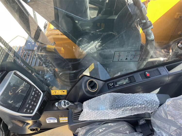 Used Hyundai HX220S HX220L 22T Crawler Excavator in Shanghai Moving Type Crawler Chain