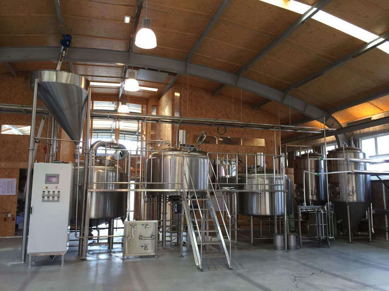 Commercial / Home Beer Brewing Equipment , Beer Production Machine With Stainless Steel Tank