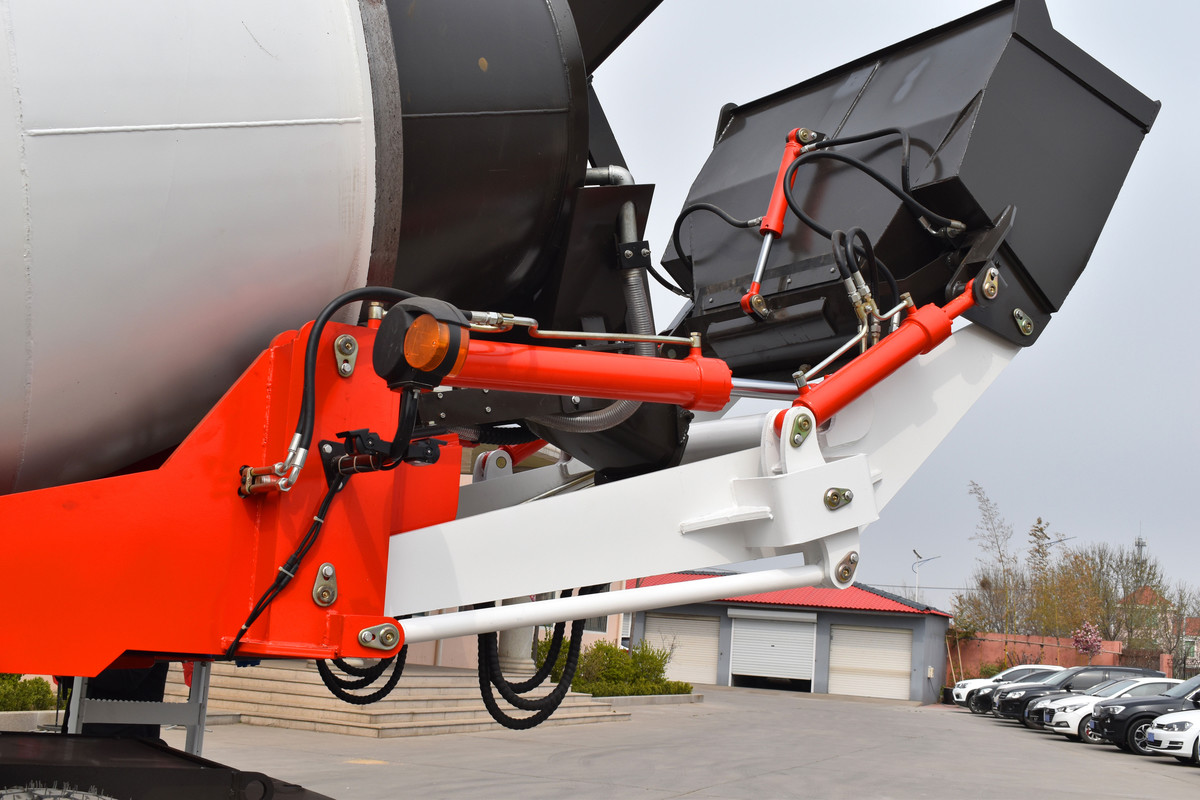 400hp 4X4 Drive 1.5cbm Concrete Boom Pump Truck